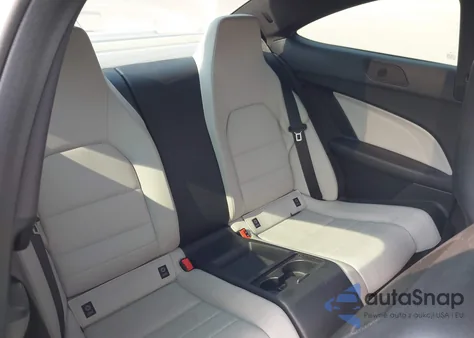 2012 Mercedes-Benz C 250 z USA, uszkodzony, nr VIN WDDGJ4HB0CF878558